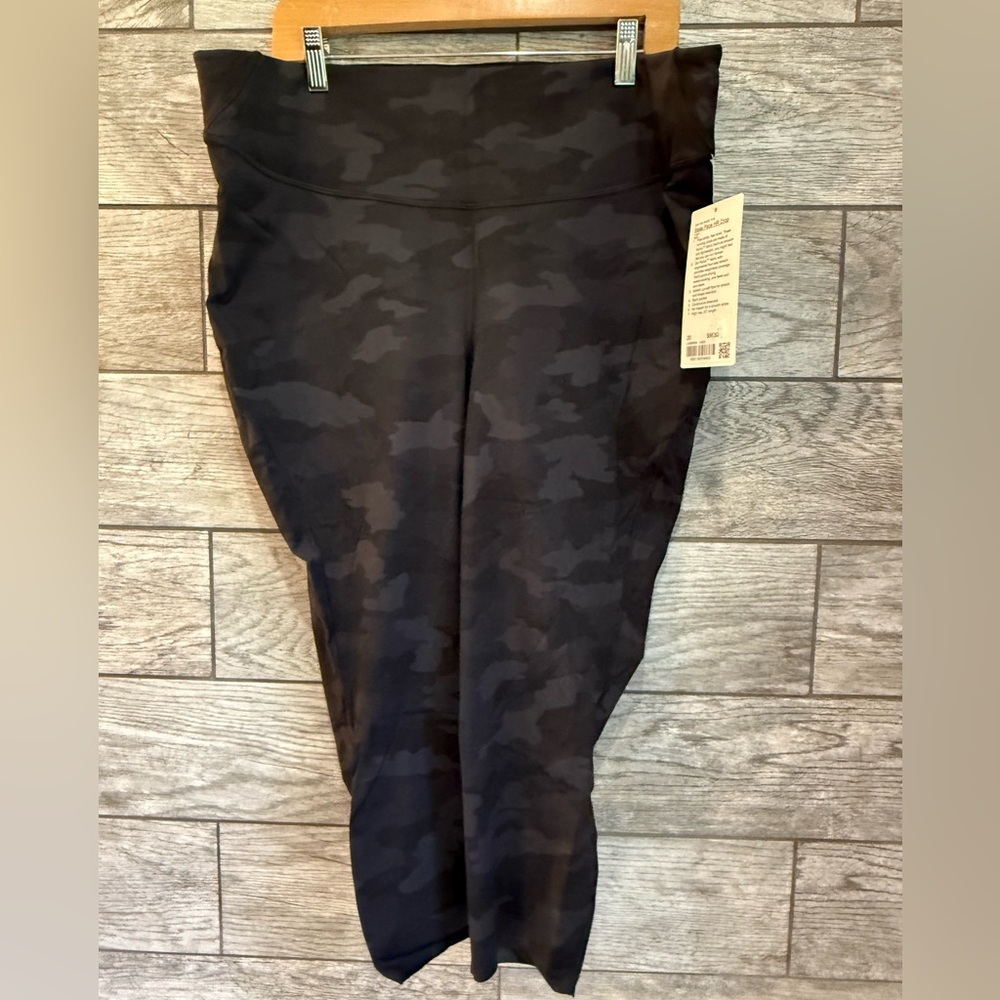 NWT LULULEMON Base Pace High-Rise Crop Pant 23”